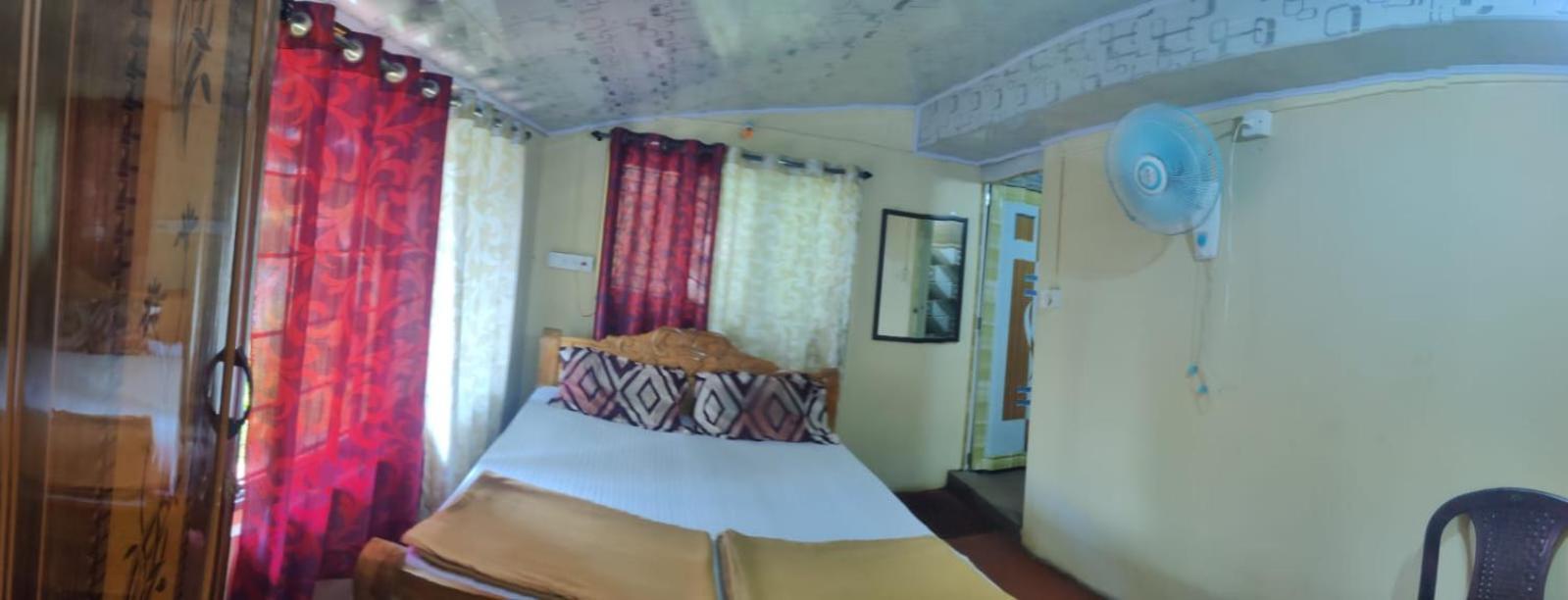 Danny'S Den Madikeri Exterior foto